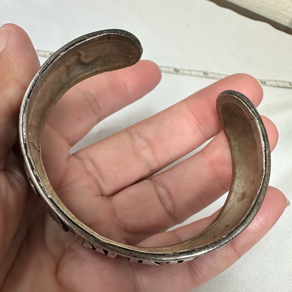 Vintage Silvertone Om Mani Padme Hum cuff bracelet - Picture 11 of 11